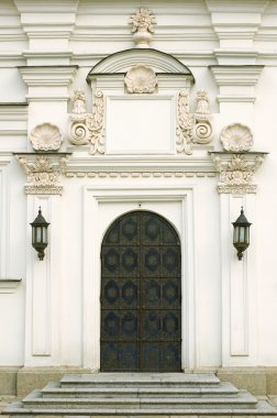 bir tapınağın kapıları