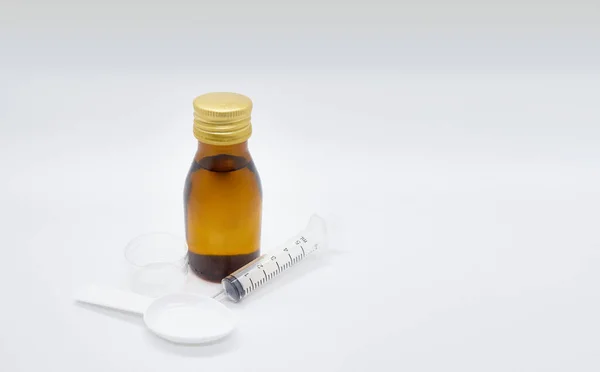 Mediciaal Kind Vloeibare Fles Geneesmiddel Voor Kind Ziekte Isoleren Wit — Stockfoto