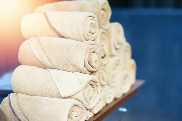 Stos Basenu Ręcznikowego Słońcem — Zdjęcie stockowe
