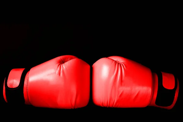 Guantes Boxeo Rojos Sobre Negro —  Fotos de Stock