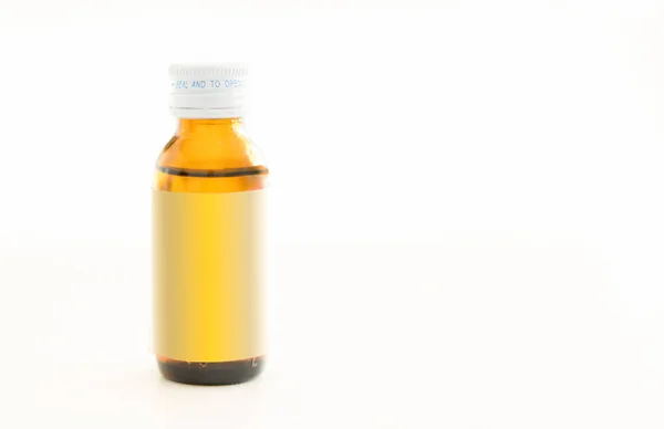 Bottiglia Vetro Ambrato Medicina Liquida Con Tappo Giallo Isolato Sfondo — Foto Stock