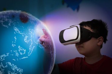 çocuk metaevrene internet bağlantısı kurmak için vr video gerçekliğini kullanır