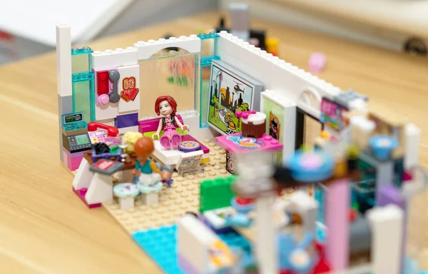 Бангкок Таїланд Лютого 2022 Леґо Друга Кімнаті Дівчиною Фігурою — стокове фото