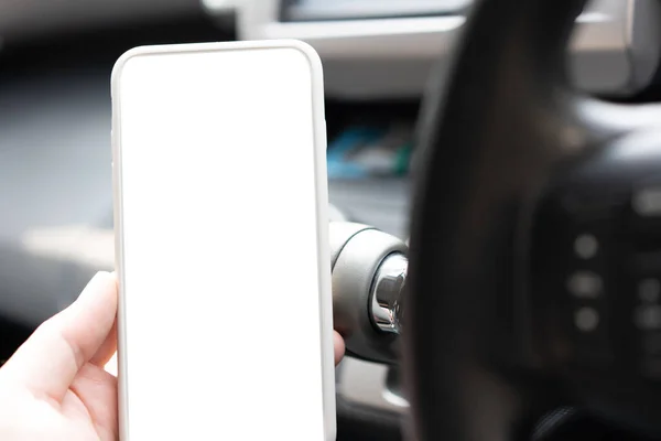 Mão Segurar Telefone Celular Branco Carro Para Tecnologia — Fotografia de Stock