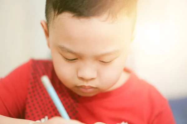 Niño Escribiendo Cuaderno Para Escuela —  Fotos de Stock