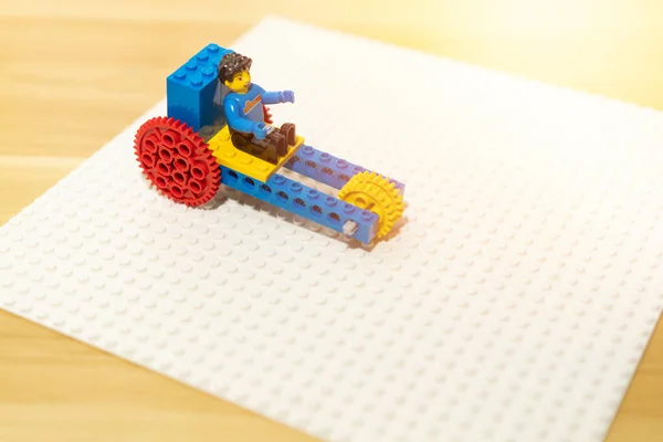 Bangkok Tailândia Fevereiro 2022 Lego Homem Figura Passeio Três Rodas — Fotografia de Stock
