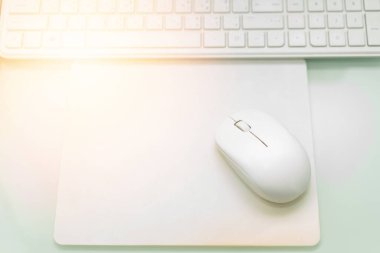 pad üst görünümlü fare bilgisayarı ve klavyesi