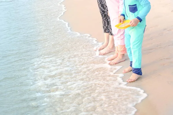 Family Stand Sand Beach Sea Wave — Stock Photo, Image
