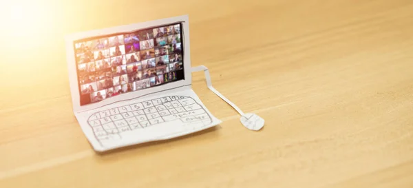 Поддельный Ноутбук Бумаги Мышью — стоковое фото