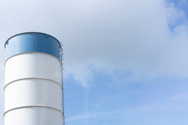 İnşaat alanında büyük bir tank