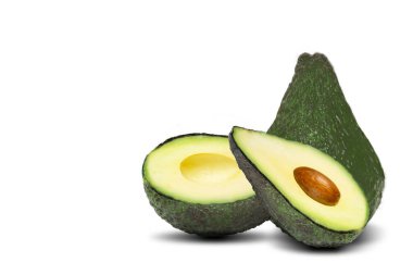 avokado beyaz arkaplanda izole edildi