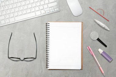 Ofis çalışma alanı için not defteri maketi