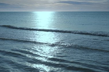 Deniz manzaralı deniz manzaralı ve güneşli deniz manzaralı