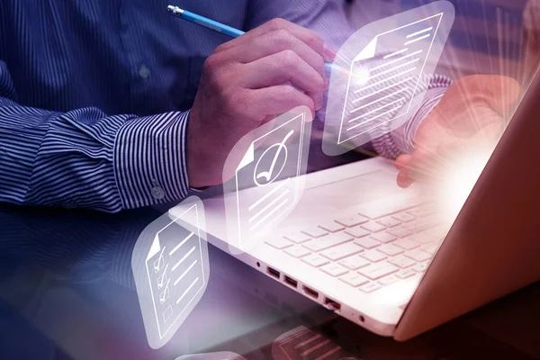 İş adamı internet belgesinde dijital imza kullandı