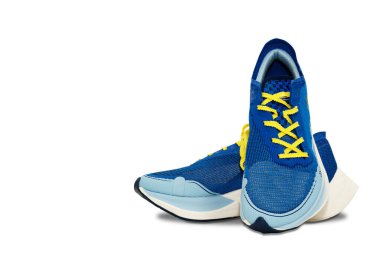 koşu ayakkabıları üzerinde beyaz izole