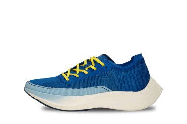 koşu ayakkabıları üzerinde beyaz izole