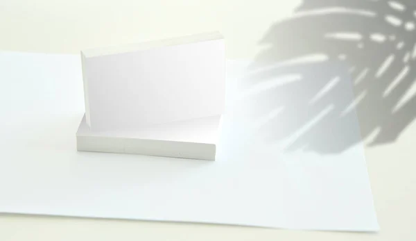 白のモックアップネームカード — ストック写真