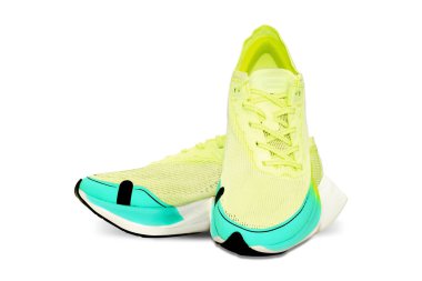 spor ayakkabıları beyaz arkaplanda izole