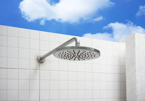 Sprcha Pro Koupel Obloze Pozadí — Stock fotografie