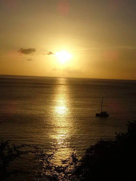 Die Sonne Geht Unter Und Spiegelt Sich Meer — Stockfoto