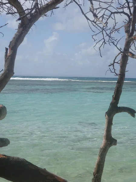 Hemelse Turkoois Zee Onder Blauwe Lucht — Stockfoto