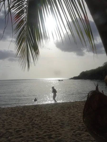 Die Sonne Geht Unter Und Spiegelt Sich Meer — Stockfoto