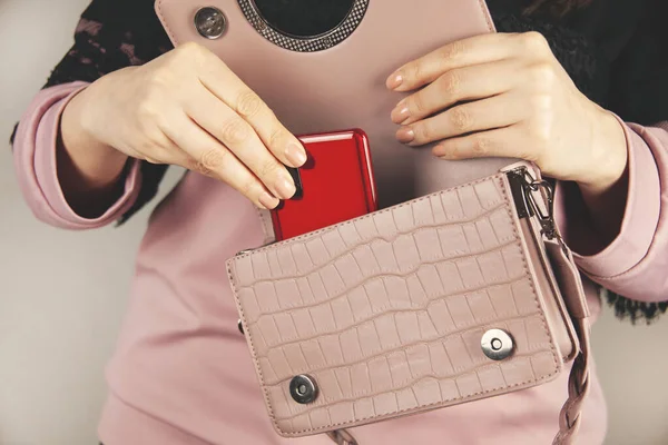 Woman Hand Phone Bag Grey Background Imágenes De Stock Sin Royalties Gratis