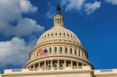 Gün batımında ABD Kongre Binası, ABD 'nin başkenti Washington' da bulunan ABD Kongresi 'ne ev sahipliği yapar..