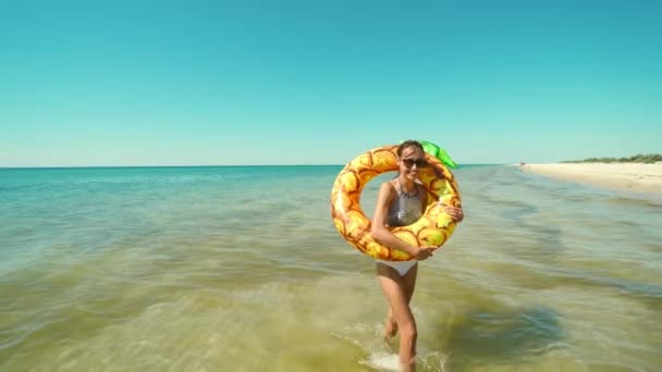 Portrait Happy Smiling Young Woman Sunglasses Inflatable Pineapple Standing Sea — Stock Video