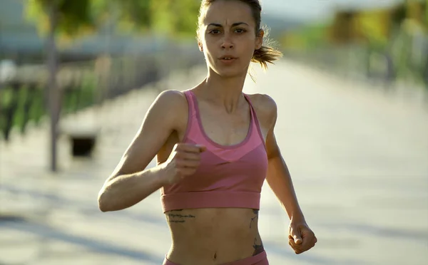 Close Confidence Woman Fitness Wear Sprinting Park Portrait Runner Girl – stockfoto