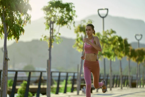 Fitness Woman Sprinting Bridge Road Tropical Park Healthy Young Runner — kuvapankkivalokuva