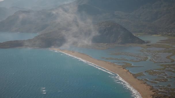 Mar Ondulante Aérea Con Olas Soleado Día Ventoso Verano Hermosa — Vídeos de Stock