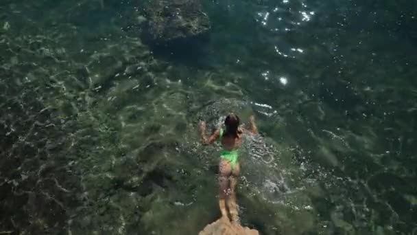 Slowmotion Top View Sexy Slim Woman Nise Buttocks Green Swimsuit — Video
