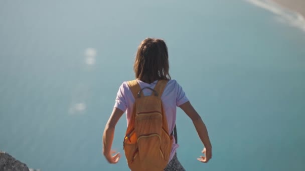 Silhouette Young Woman Tourist Enjoying Beautiful Seascape Aegean Coastline Mediterranean — Video Stock