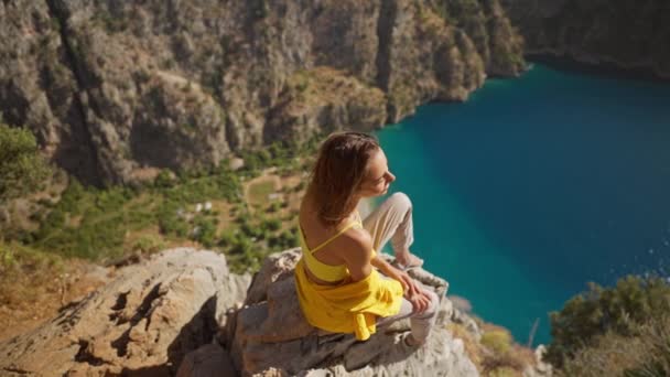 Young Happy Woman Traveler Blowing Hair Enjoying Beautiful View Butterfly — Stockvideo