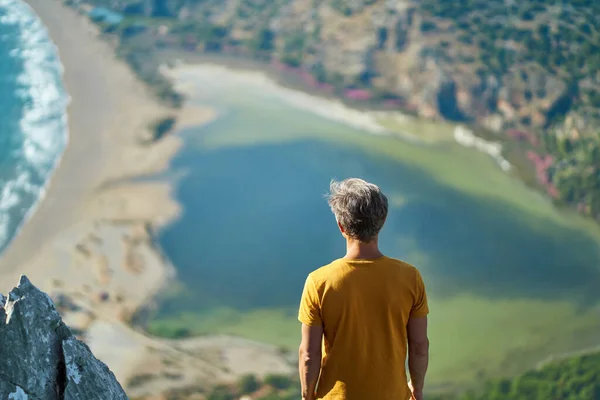 Rear View Faceless Man Enjoying Valley View Beautiful Landscape Mountain — kuvapankkivalokuva
