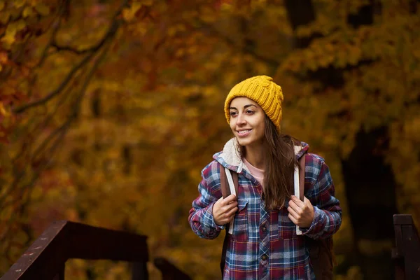 Portrait Young Millennial Traveller Checkered Jacket Yellow Beanie Backpack Enjoying – stockfoto