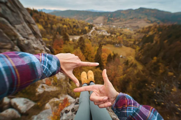 Hands Framing Distance Pov Image Woman Sitting Cliff Edge Fall — Foto Stock