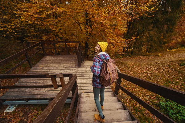 Young Hipster Woman Checkered Jacket Yellow Beanie Hat Backpack Walking — Foto de Stock