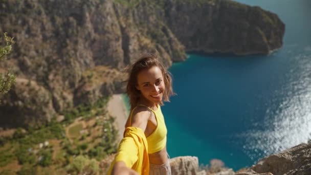 Pov First Person View Happy Smiling Cheerful Young Woman Tourist — Video