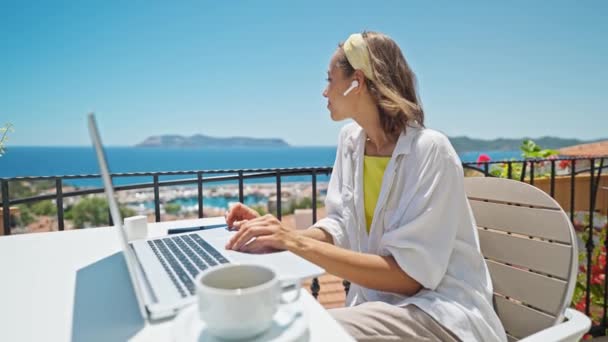 Slow Motion Beautiful Young Freelancer Woman Working Laptop Outdoors Terrace — Vídeo de Stock