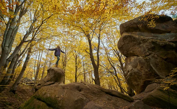 Concept Freedom Exploring World Woman Standing Big Old Boulder Woods – stockfoto