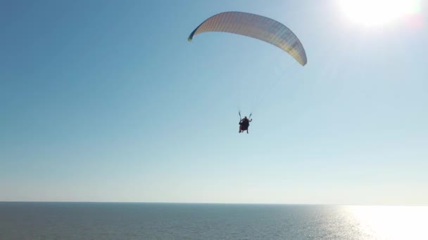 Vista Aérea Grabación Cámara Lenta Ocio Activo Con Parapente Estilo — Vídeos de Stock