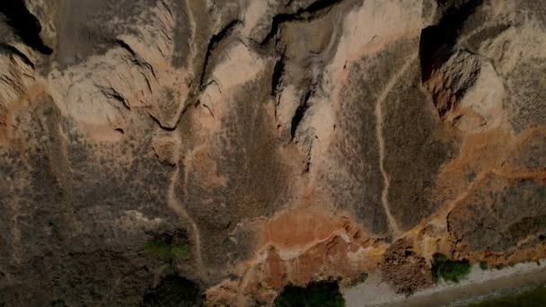 鳥の目のビューからの砂の丘の要約レリーフ形状の空中驚くべきテクスチャ 場所スタニスラフ ドニプロ湾 ウクライナ ドローンが撮影された Uhd 4Kビデオで撮影 美しさを発見 — ストック動画