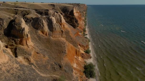 鳥の目のビューからの砂の丘の要約レリーフ形状の空中驚くべきテクスチャ 場所スタニスラフ ドニプロ湾 ウクライナ ドローンが撮影された Uhd 4Kビデオで撮影 美しさを発見 — ストック動画