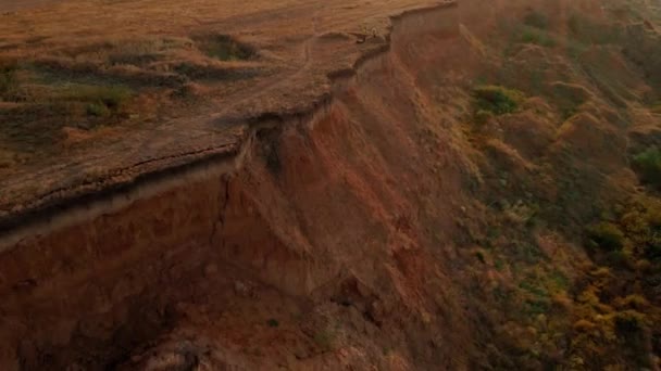 Voo Drone Sobre Belas Formas Relevo Colinas Arenosas Rachaduras Cima — Vídeo de Stock