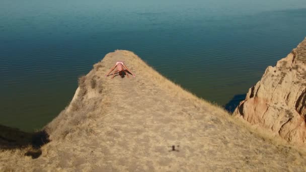 Vista Aérea Exercícios Alongamento Livre Voo Drone Torno Fitness Mulher — Vídeo de Stock