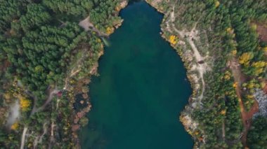 Korostyshevsky taş ocağı, Zhytomyr bölgesindeki Korostyshev kentinin dışındaki granit ocağını sular altında bıraktı. Labradorit, Gabbro ve gri granit burada çıkarılmış. hava görünümü