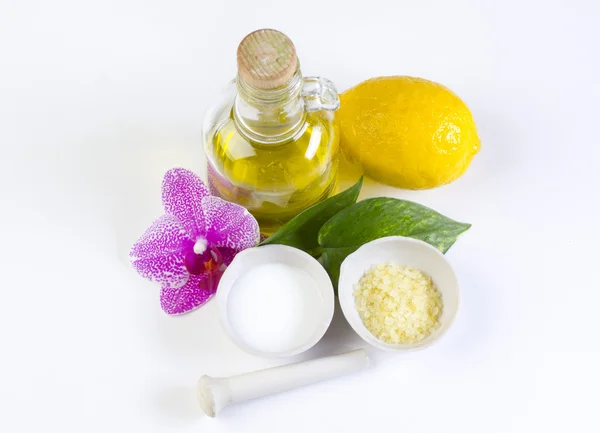 Bottiglia di olio d'oliva, limone, spa — Foto Stock