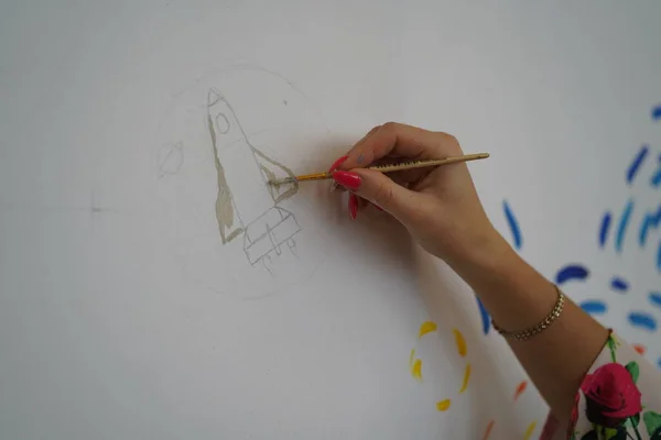 Ruční Kresba Barvami Plátně Lekce Kreslení Dětské Umělecké Škole — Stock fotografie